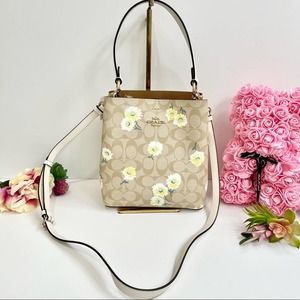 NEW Coach Small Town Bucket Bag In Signature Canvas With Daisy Print